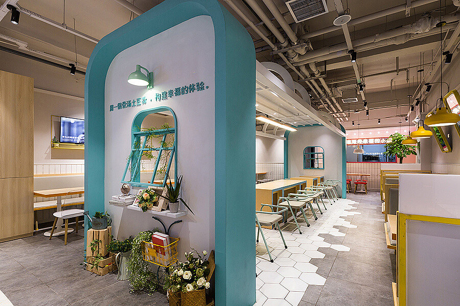 鄭州叁肆吾骨湯土豆粉裝修公司設(shè)計(jì)案例