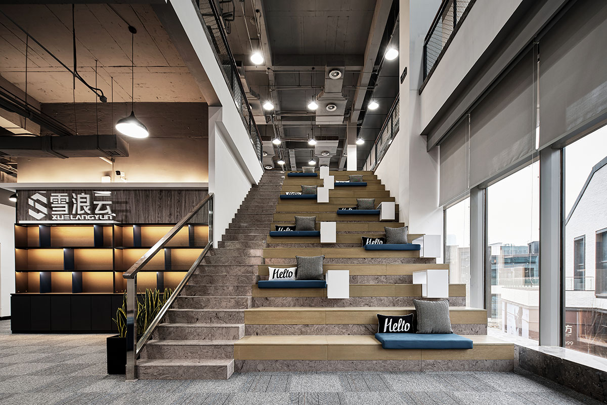 雪浪云科技公司現(xiàn)代極簡(jiǎn)風(fēng)辦公室裝修設(shè)計(jì)案例(圖11)