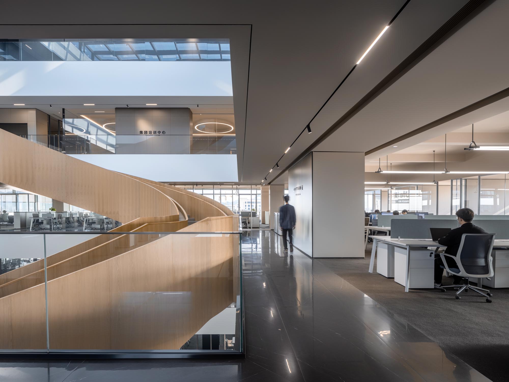 鄭州總部辦公設(shè)計(jì)公司游覽式辦公裝修案例(圖7) LYCS-Architecture-15.jpg