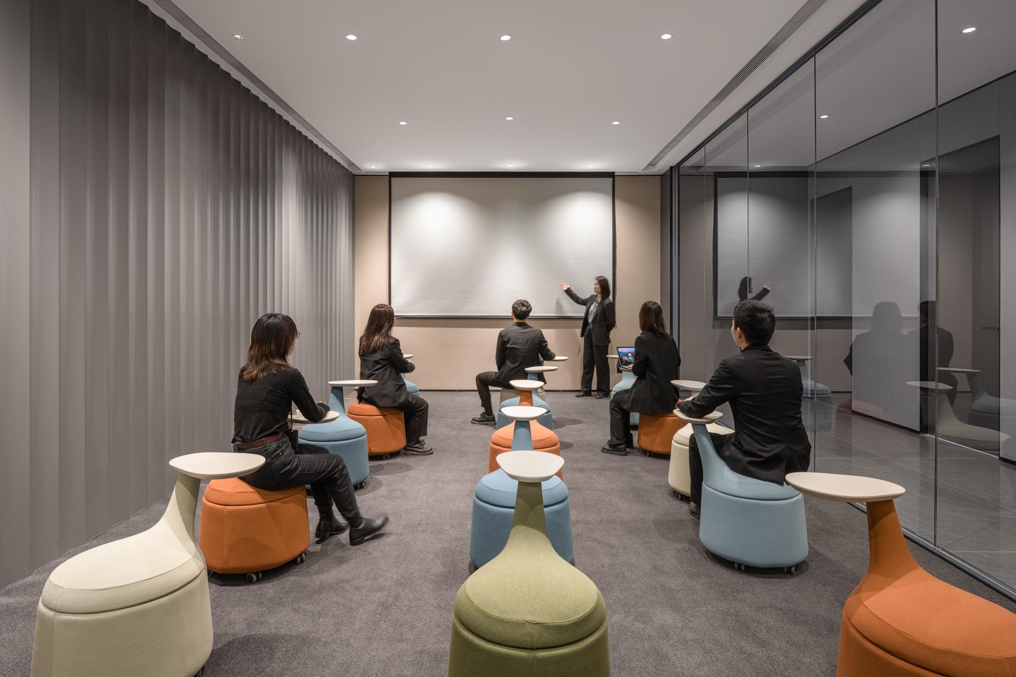 鄭州總部辦公設(shè)計(jì)公司游覽式辦公裝修案例(圖10) LYCS-Architecture-20.jpg