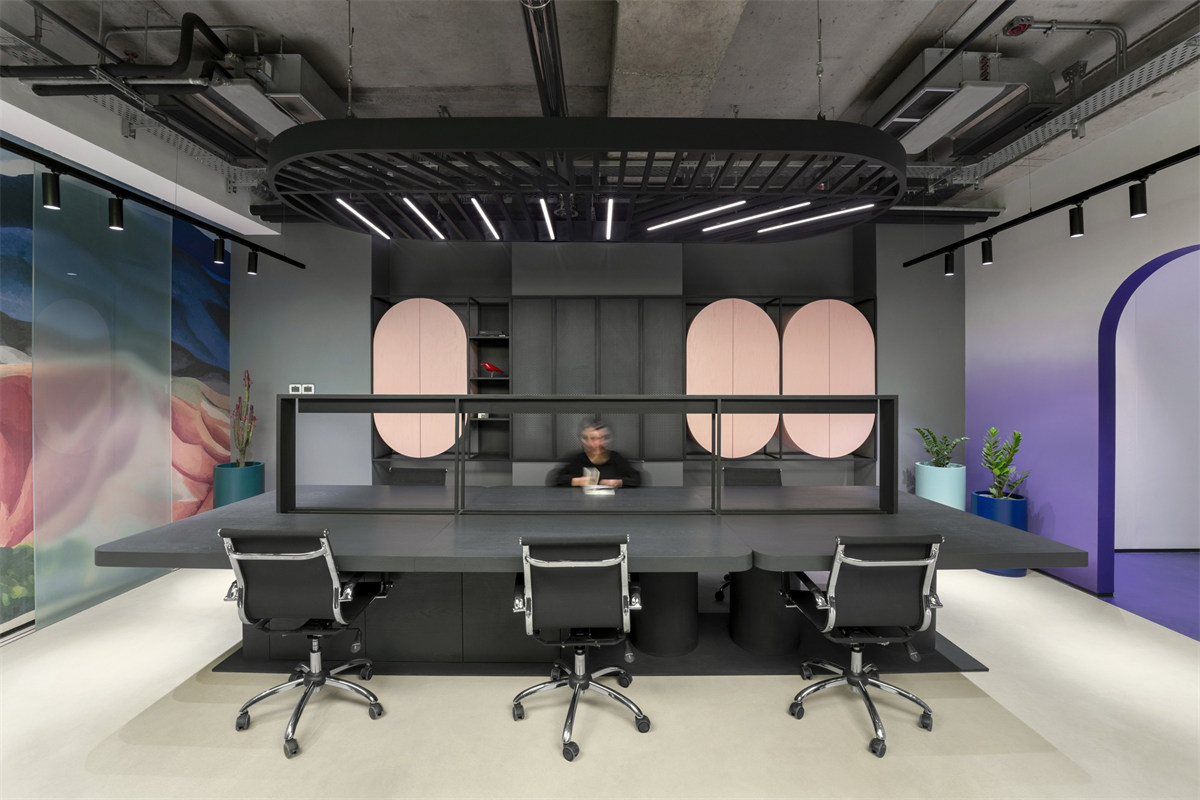 鄭州辦公室裝修推薦時(shí)尚靚麗化妝品公司辦公設(shè)計(jì)(圖4)