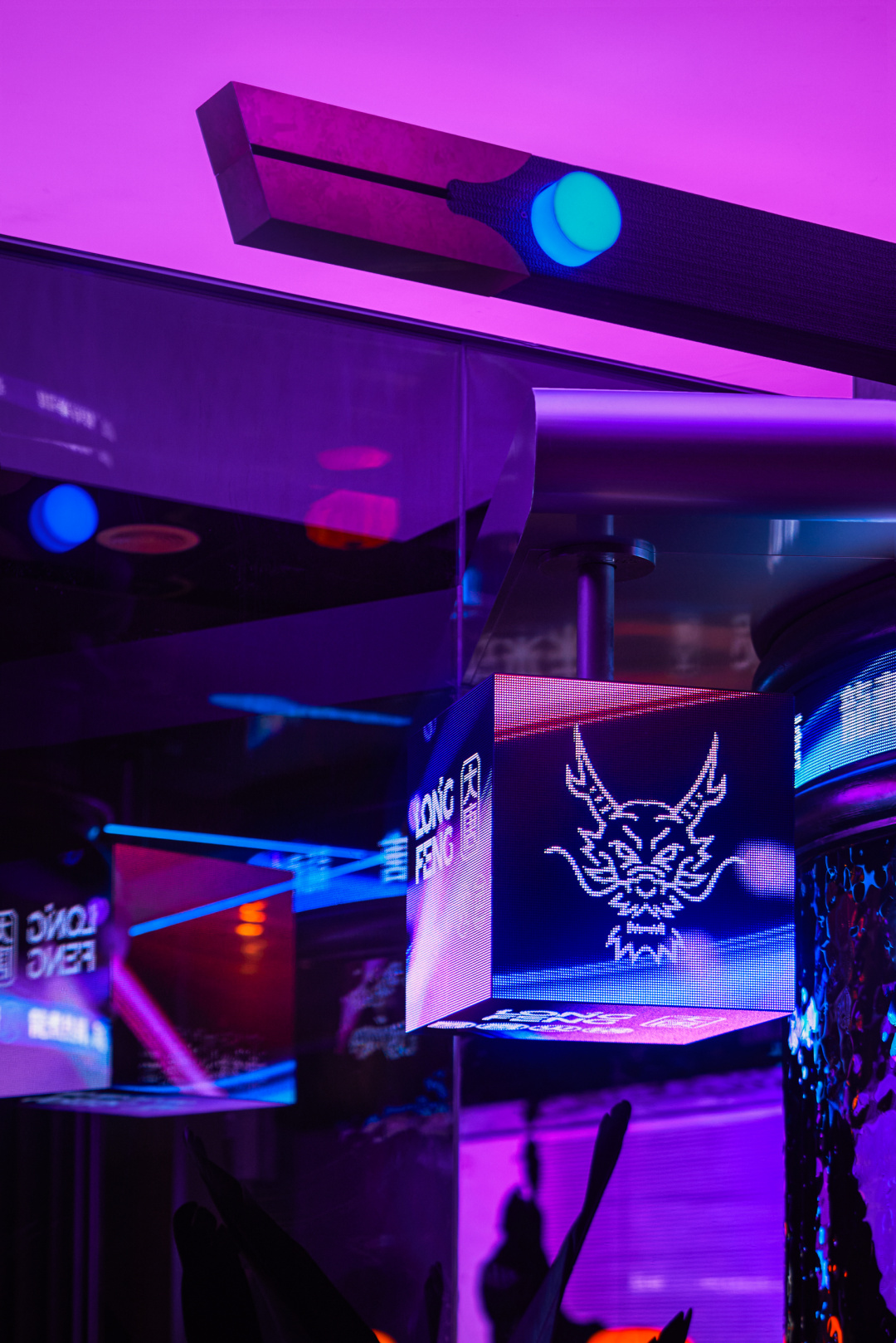 超酷國潮朋克風火鍋串串店裝修設計案例(圖6)