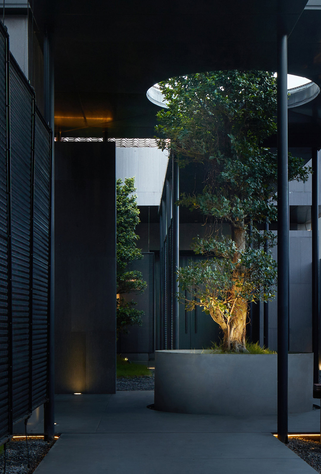 鄭州酒樓設(shè)計公司推薦私廚粵菜酒樓裝修案例(圖1) 064601_62ec4c293f1e83856.jpg