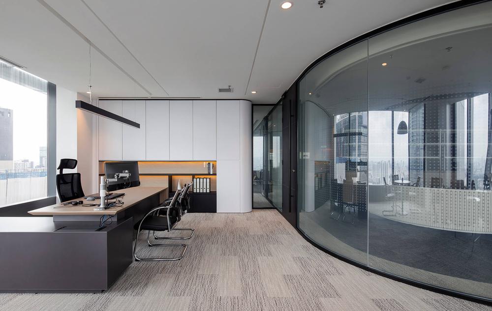簡約時尚的漢諾威再保險公司辦公室裝修設(shè)計(圖10) 簡約時尚的漢諾威再保險公司辦公室裝修設(shè)計(圖10)