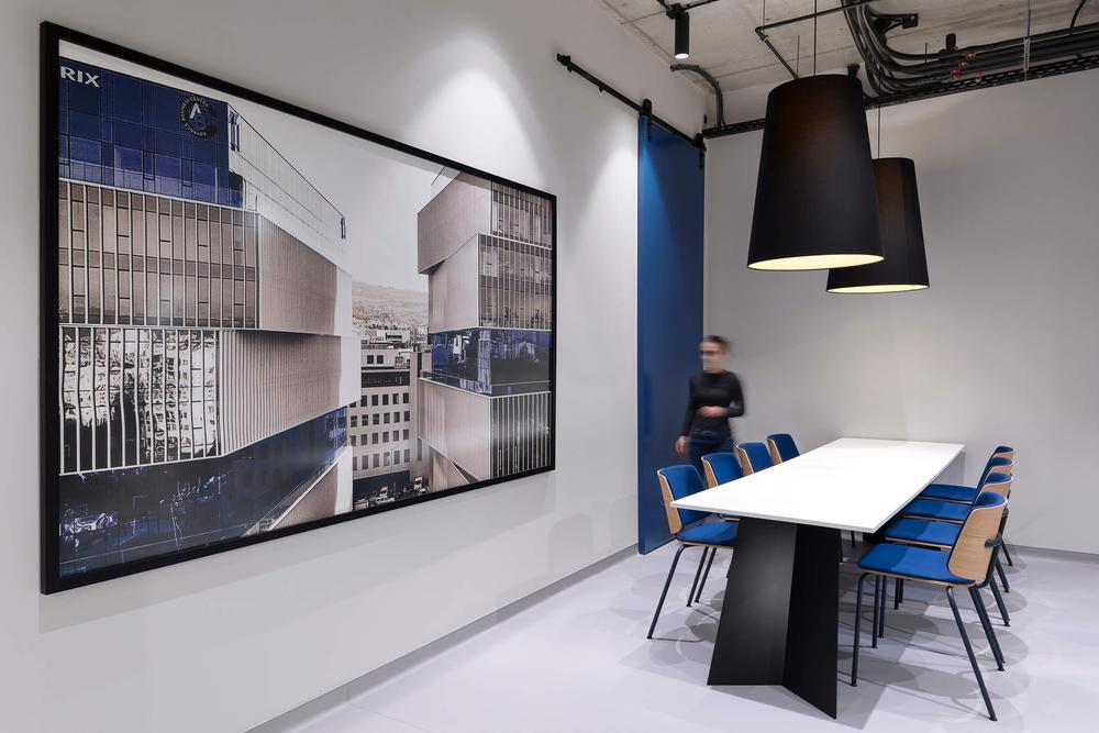 簡約大氣的建筑工程公司辦公室裝修設(shè)計案例(圖7)