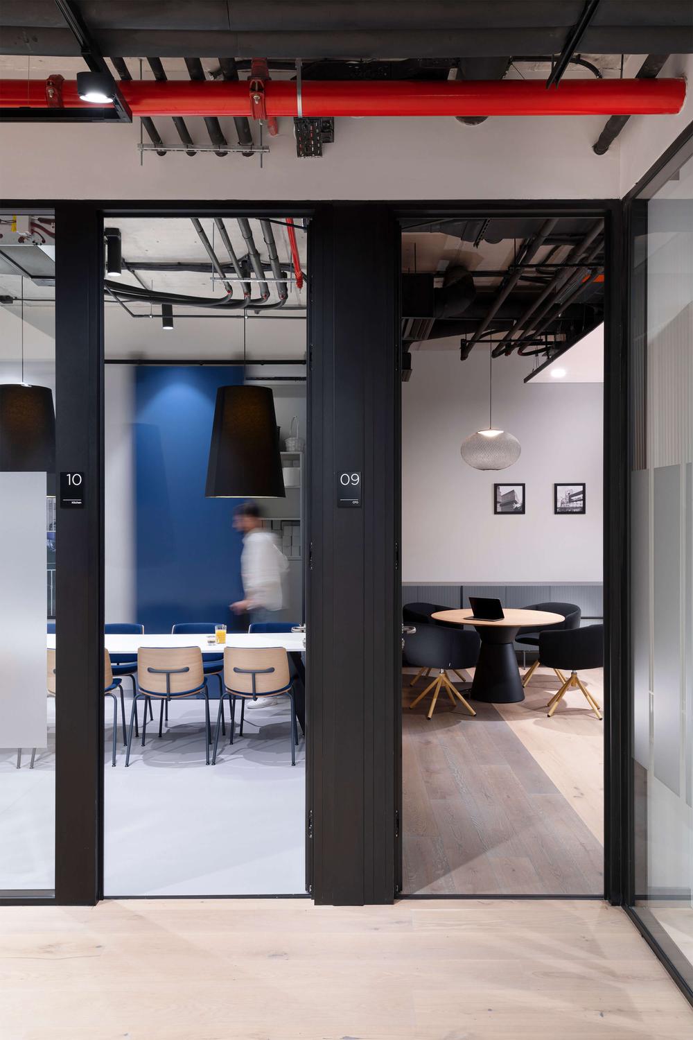 簡約大氣的建筑工程公司辦公室裝修設(shè)計案例(圖10)