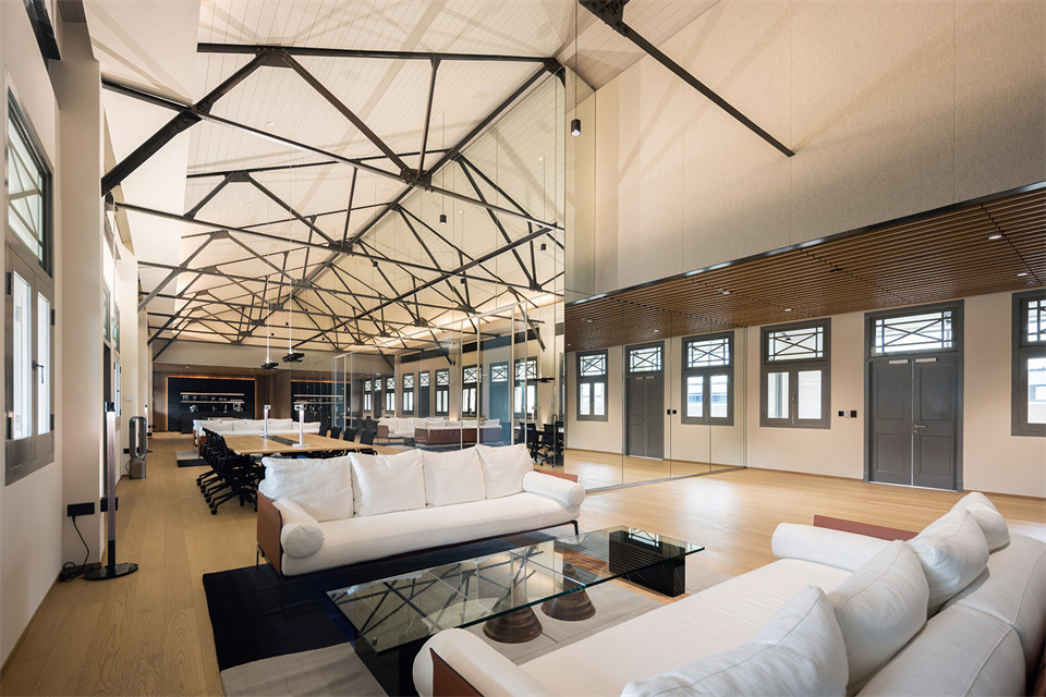 綠色工業(yè)風戴森全球總部辦公樓裝修設(shè)計方案(圖4)