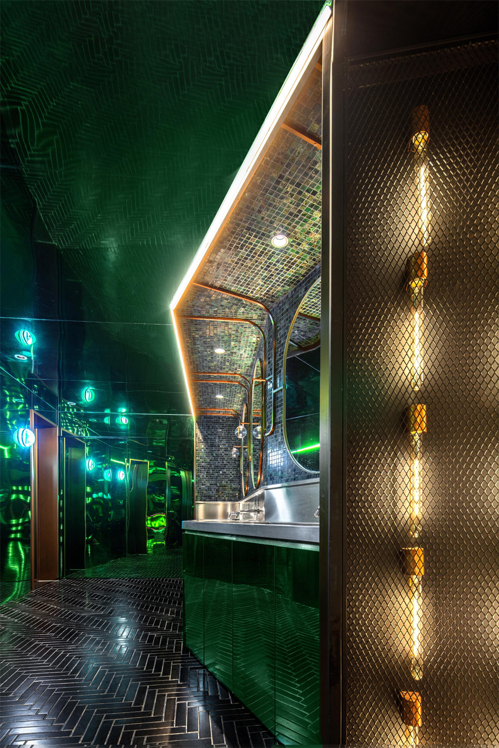 鄭州餐廳裝修推薦劇院工業(yè)風(fēng)小龍蝦店裝修設(shè)計(jì)(圖9)