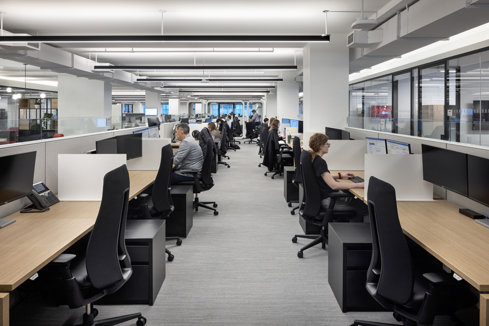 現(xiàn)代大氣的仲量聯(lián)行地產(chǎn)公司總部辦公室裝修設(shè)計(jì)(圖4) 現(xiàn)代大氣的仲量聯(lián)行地產(chǎn)公司總部辦公室裝修設(shè)計(jì)(圖4)