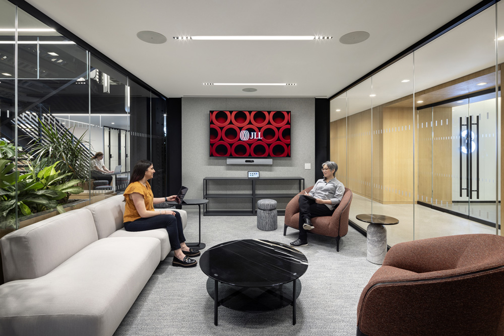 現(xiàn)代大氣的仲量聯(lián)行地產(chǎn)公司總部辦公室裝修設(shè)計(jì)(圖10) 現(xiàn)代大氣的仲量聯(lián)行地產(chǎn)公司總部辦公室裝修設(shè)計(jì)(圖10)