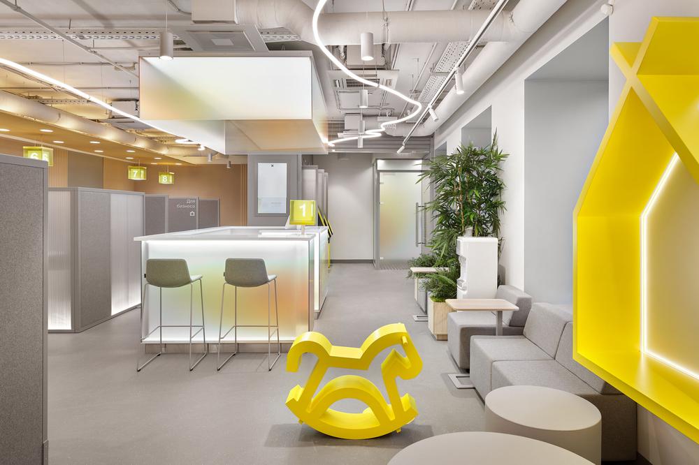 時(shí)尚靈動(dòng)的Raiffeisen銀行辦公室裝修設(shè)計(jì)方案(圖2) 時(shí)尚靈動(dòng)的Raiffeisen銀行辦公室裝修設(shè)計(jì)方案(圖2)