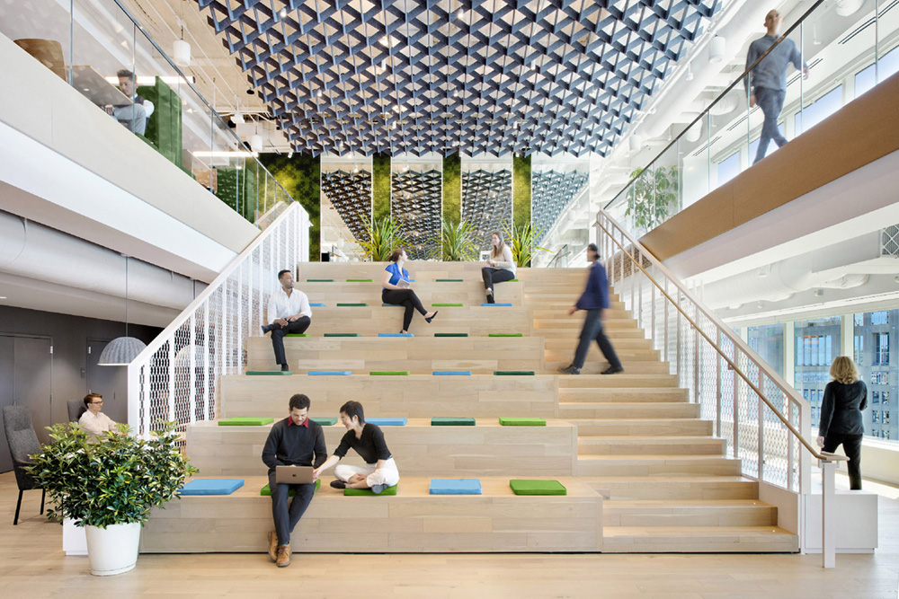 開(kāi)敞明亮的國(guó)外房地產(chǎn)公司辦公室裝修設(shè)計(jì)方案(圖3)