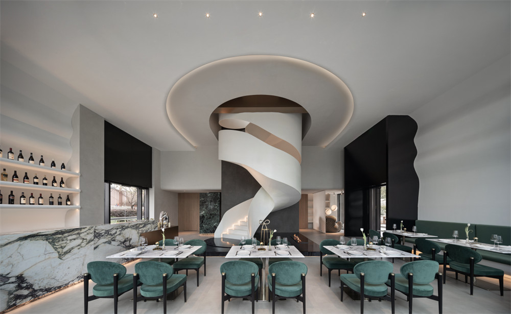 白天咖啡廳晚上酒吧的奇妙餐飲空間設(shè)計(jì)案例(圖2) 白天咖啡廳晚上酒吧的奇妙餐飲空間設(shè)計(jì)案例(圖2)