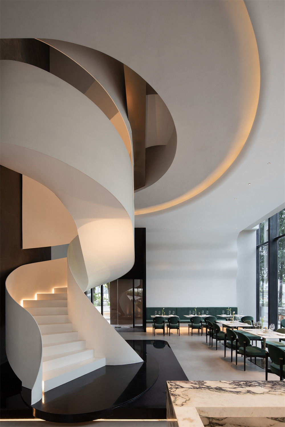 白天咖啡廳晚上酒吧的奇妙餐飲空間設(shè)計(jì)案例(圖4) 白天咖啡廳晚上酒吧的奇妙餐飲空間設(shè)計(jì)案例(圖4)