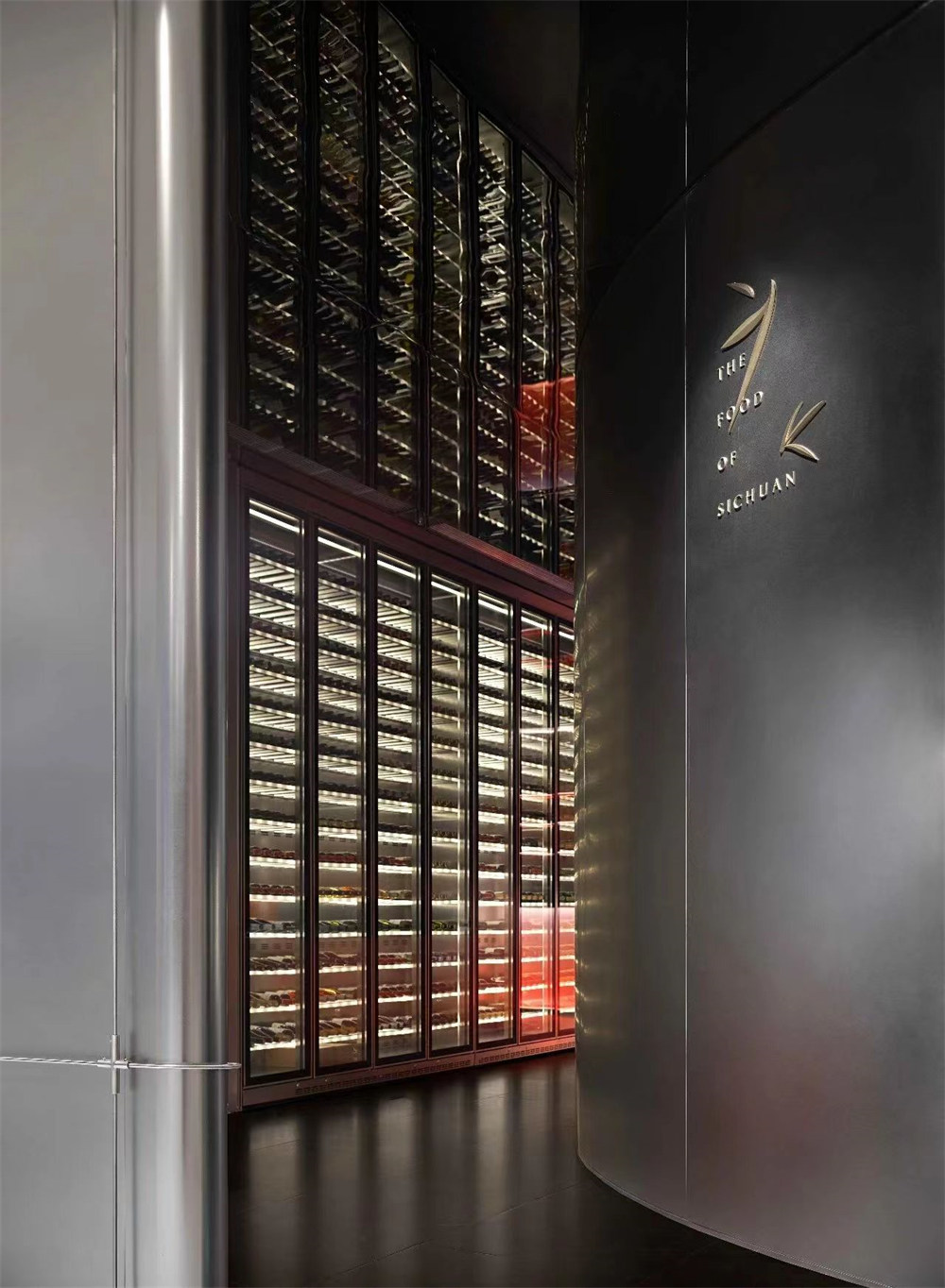 食川非川 特色新式川菜餐廳裝修設(shè)計(jì)案例(圖1) 食川非川 特色新式川菜餐廳裝修設(shè)計(jì)案例(圖1)