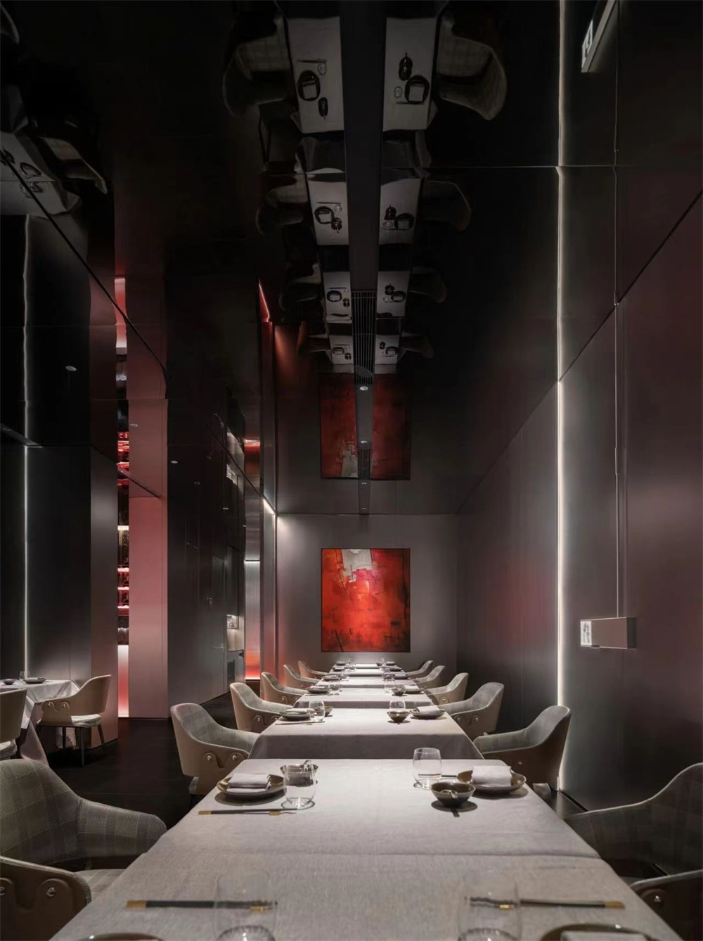 食川非川 特色新式川菜餐廳裝修設(shè)計(jì)案例(圖7) 食川非川 特色新式川菜餐廳裝修設(shè)計(jì)案例(圖7)