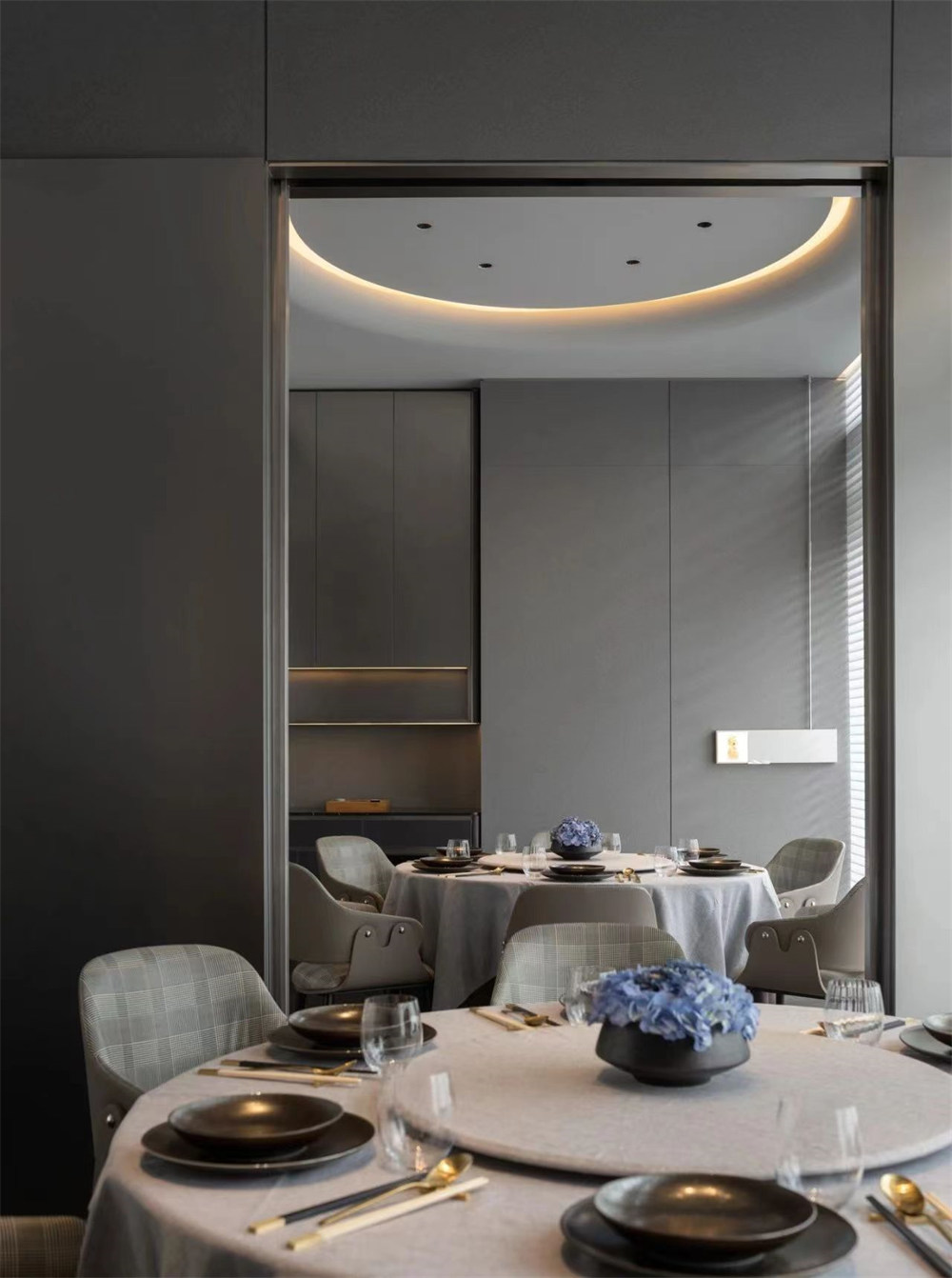 食川非川 特色新式川菜餐廳裝修設(shè)計(jì)案例(圖9) 食川非川 特色新式川菜餐廳裝修設(shè)計(jì)案例(圖9)