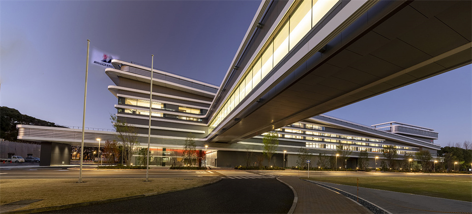 大型制作企業(yè)研發(fā)中心辦公樓裝修設(shè)計方案(圖2)