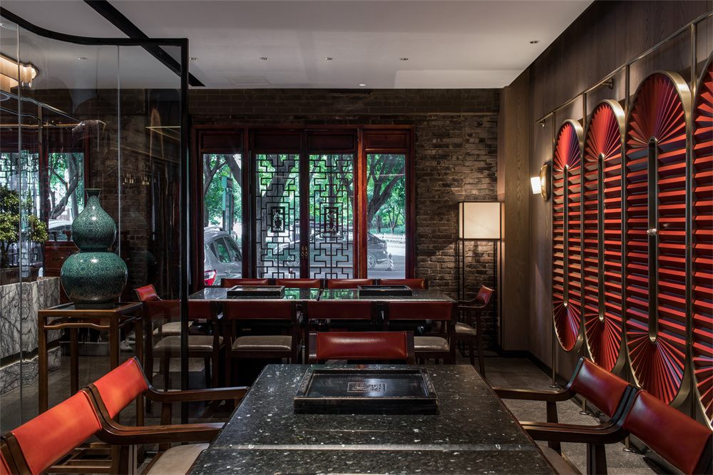 層高不高的重慶老火鍋店經(jīng)典翻新改造設計方案(圖4) 層高不高的重慶老火鍋店經(jīng)典翻新改造設計方案(圖4)