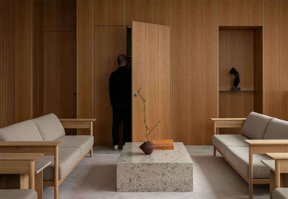 現(xiàn)代簡約寧靜的新長野總部辦公室裝修設(shè)計方案(圖7) 現(xiàn)代簡約寧靜的新長野總部辦公室裝修設(shè)計方案(圖7)