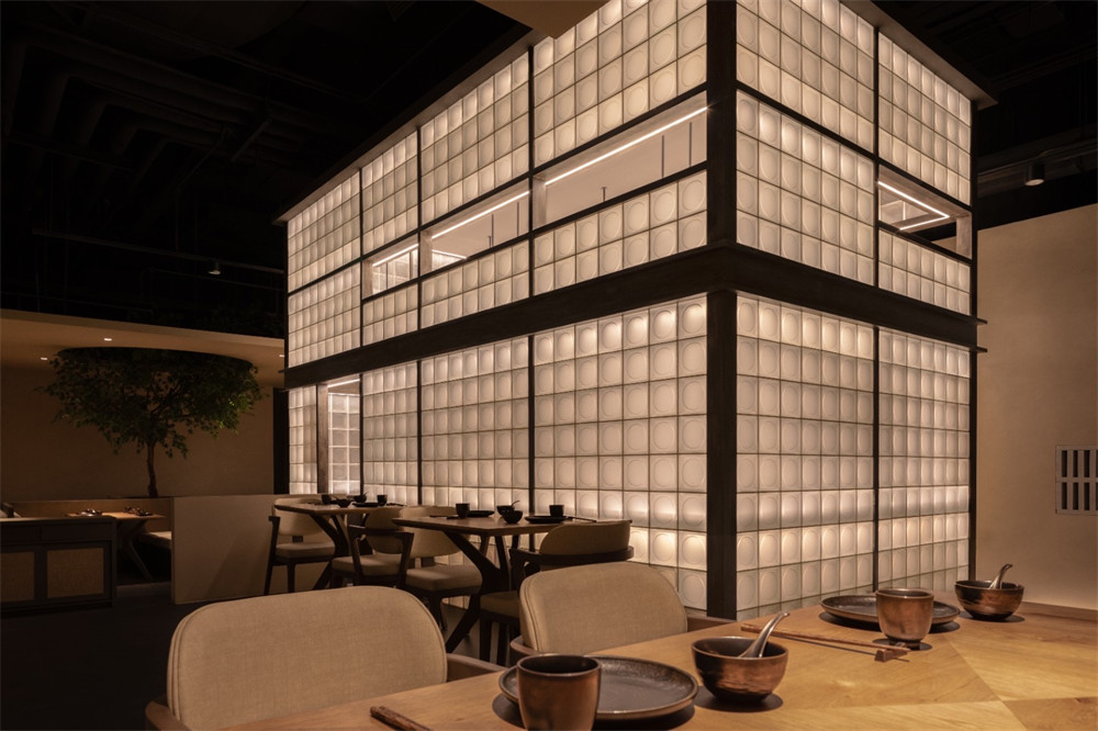 傳統(tǒng)園林融合現(xiàn)代美學(xué) 眉舍川菜餐廳裝修設(shè)計(jì)(圖7) 傳統(tǒng)園林融合現(xiàn)代美學(xué) 眉舍川菜餐廳裝修設(shè)計(jì)(圖7)