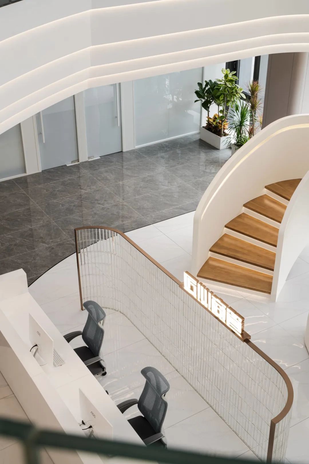 甲級寫字樓匠心商管高端企業(yè)辦公室裝修設(shè)計(jì)(圖8)