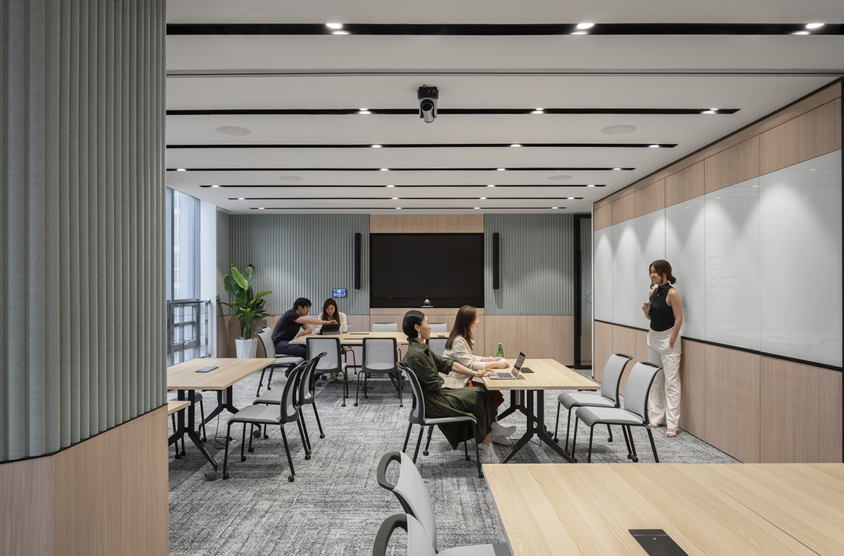 多元、包容的渣打銀行上?？偛哭k公室裝修設(shè)計(圖11)