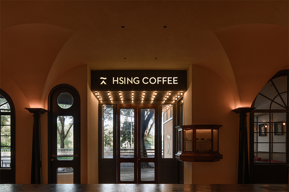 鄭州金博大分享積興里連鎖咖啡廳裝修設(shè)計(jì)(圖2) 鄭州金博大分享積興里連鎖咖啡廳裝修設(shè)計(jì)(圖2)