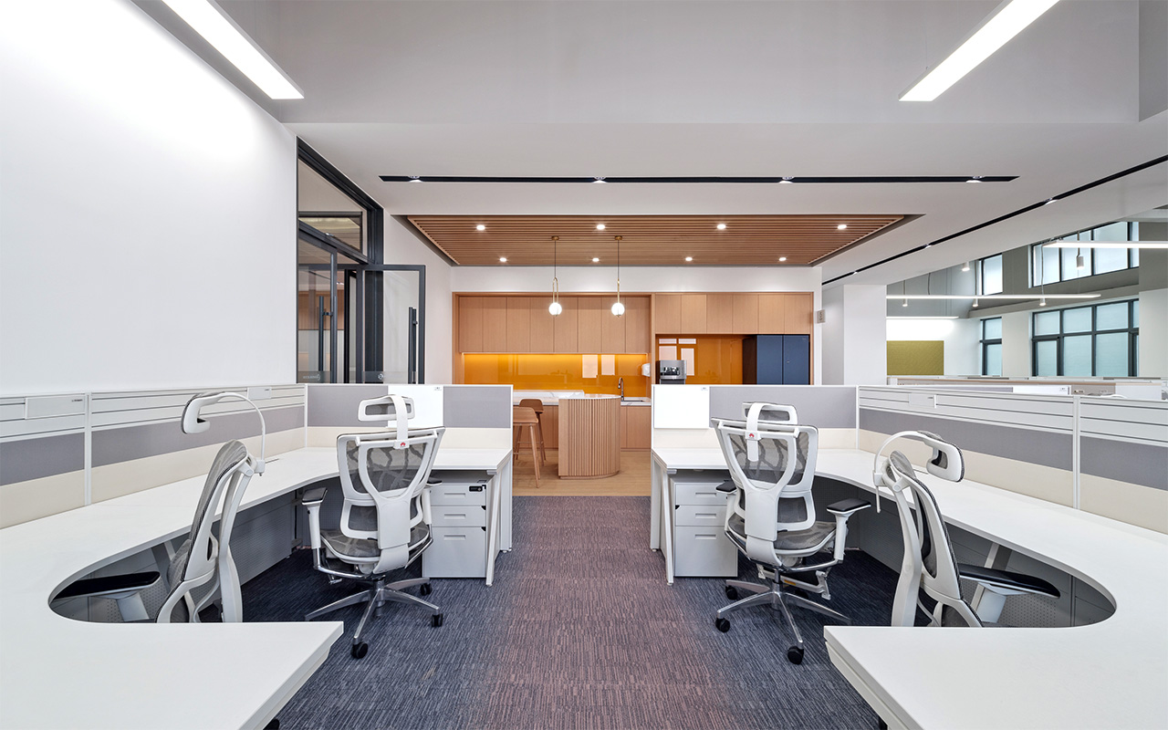 鄭州金博大推薦華為海思東升科技園辦公室裝修設(shè)計(圖5) 鄭州金博大推薦華為海思東升科技園辦公室裝修設(shè)計(圖5)