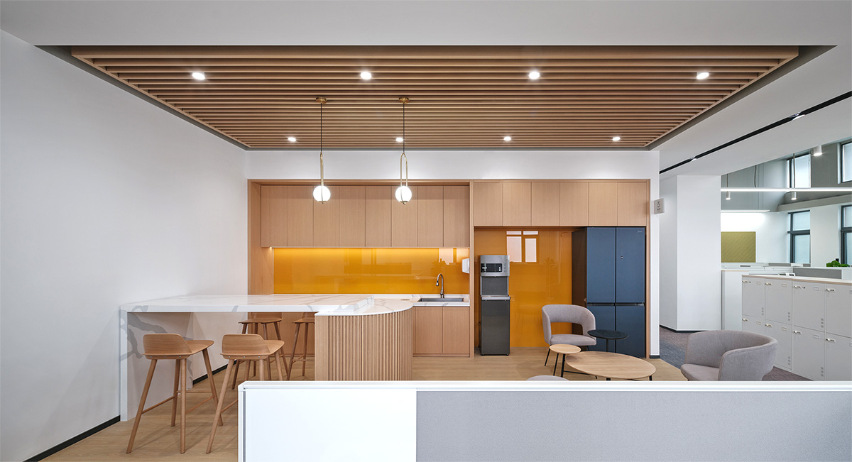 鄭州金博大推薦華為海思東升科技園辦公室裝修設(shè)計(圖8) 鄭州金博大推薦華為海思東升科技園辦公室裝修設(shè)計(圖8)