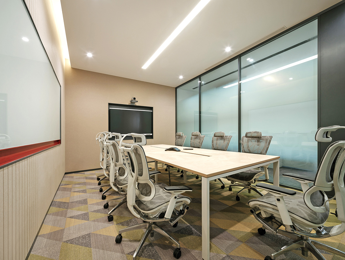 鄭州金博大推薦華為海思東升科技園辦公室裝修設(shè)計(圖12) 鄭州金博大推薦華為海思東升科技園辦公室裝修設(shè)計(圖12)