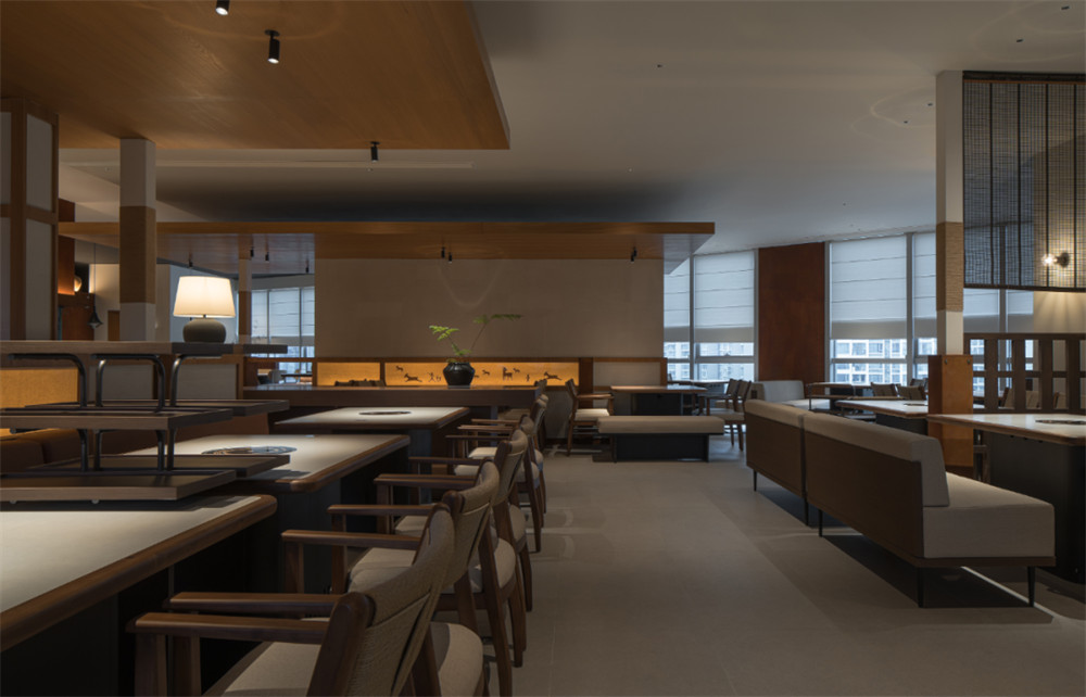 鄭州餐飲設(shè)計(jì)推薦巧阿斗傳統(tǒng)羊肉湯鍋裝修設(shè)計(jì)案例(圖3) 鄭州餐飲設(shè)計(jì)推薦巧阿斗傳統(tǒng)羊肉湯鍋裝修設(shè)計(jì)案例(圖3)