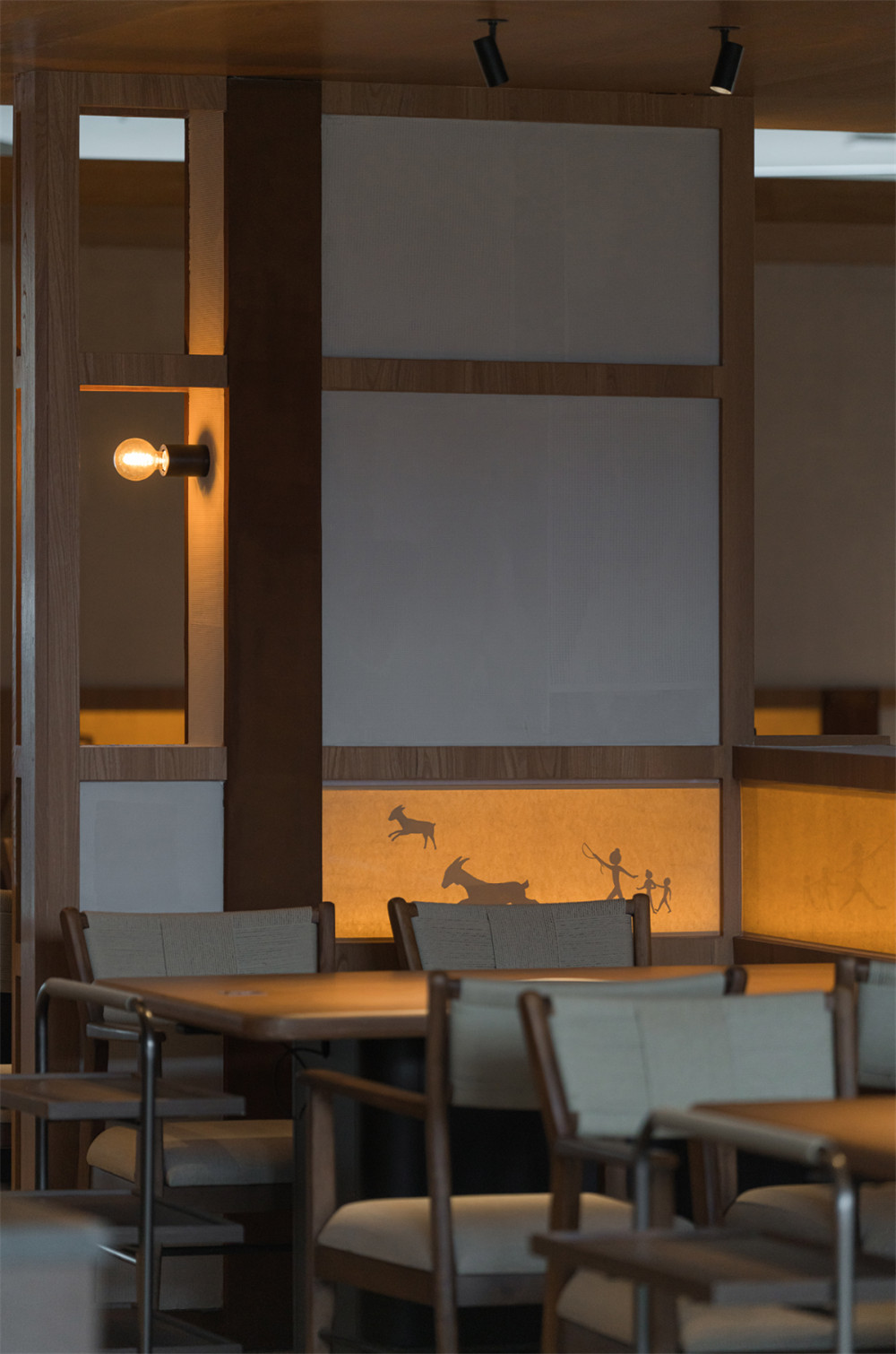 鄭州餐飲設(shè)計(jì)推薦巧阿斗傳統(tǒng)羊肉湯鍋裝修設(shè)計(jì)案例(圖6) 鄭州餐飲設(shè)計(jì)推薦巧阿斗傳統(tǒng)羊肉湯鍋裝修設(shè)計(jì)案例(圖6)