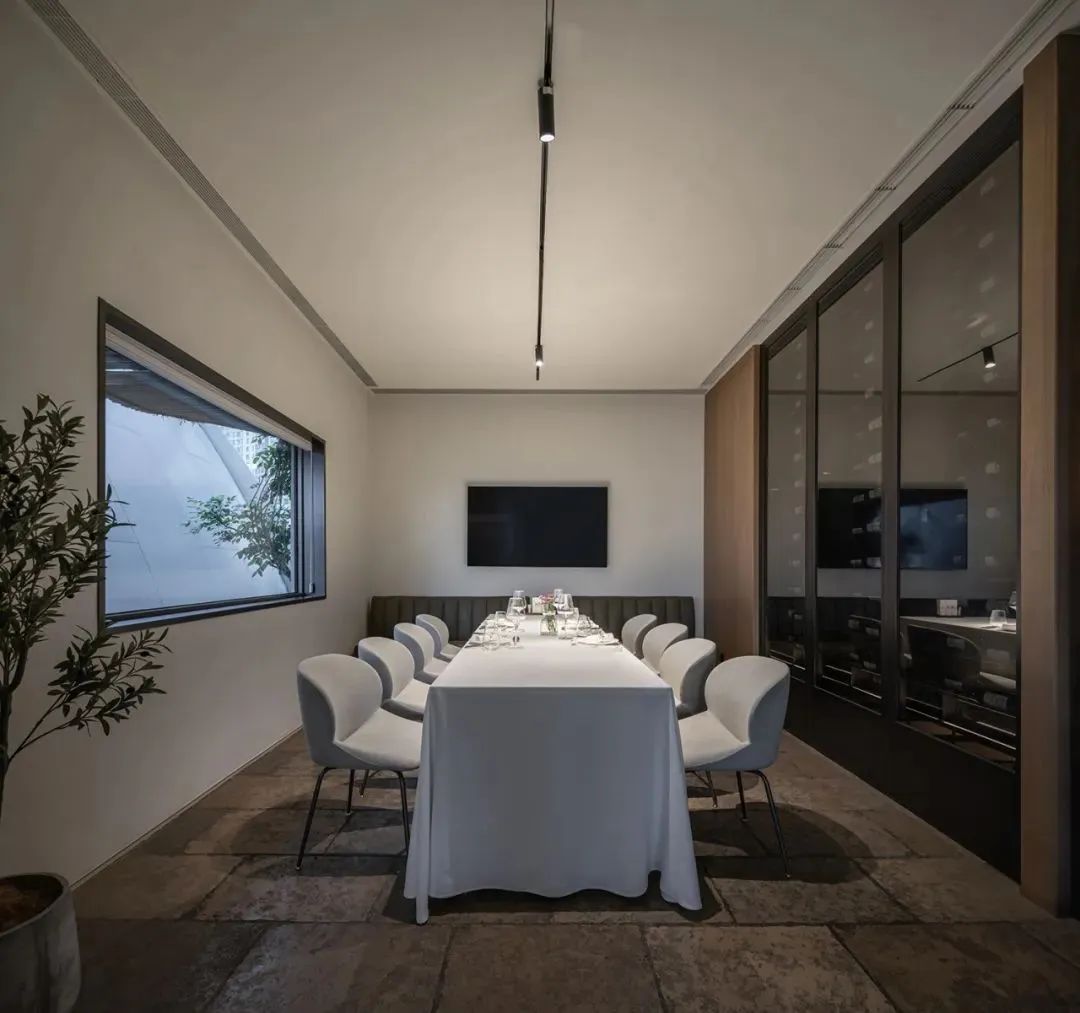 鄭州金博大推薦BLG現(xiàn)代法式餐廳裝修設計方案(圖11) 鄭州金博大推薦BLG現(xiàn)代法式餐廳裝修設計方案(圖11)