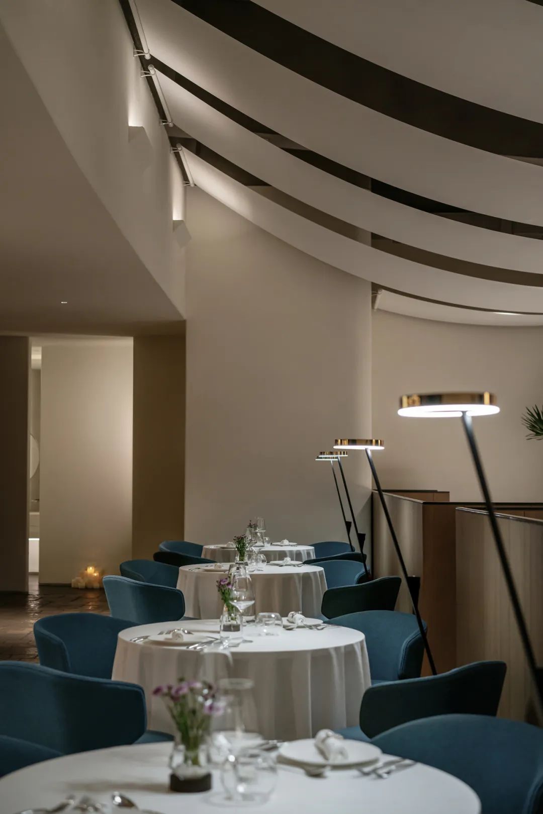 鄭州金博大推薦BLG現(xiàn)代法式餐廳裝修設計方案(圖12) 鄭州金博大推薦BLG現(xiàn)代法式餐廳裝修設計方案(圖12)