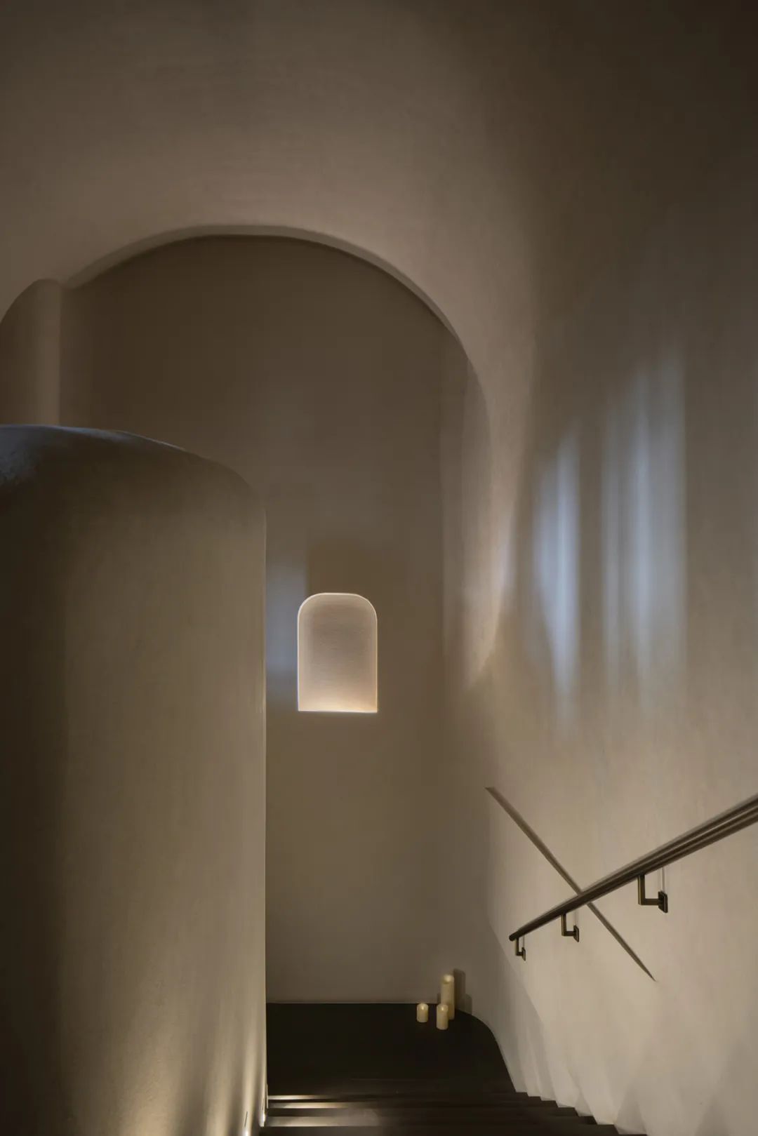 鄭州金博大推薦BLG現(xiàn)代法式餐廳裝修設計方案(圖5) 鄭州金博大推薦BLG現(xiàn)代法式餐廳裝修設計方案(圖5)