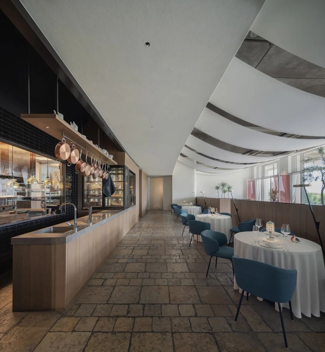 鄭州金博大推薦BLG現(xiàn)代法式餐廳裝修設計方案(圖6) 鄭州金博大推薦BLG現(xiàn)代法式餐廳裝修設計方案(圖6)