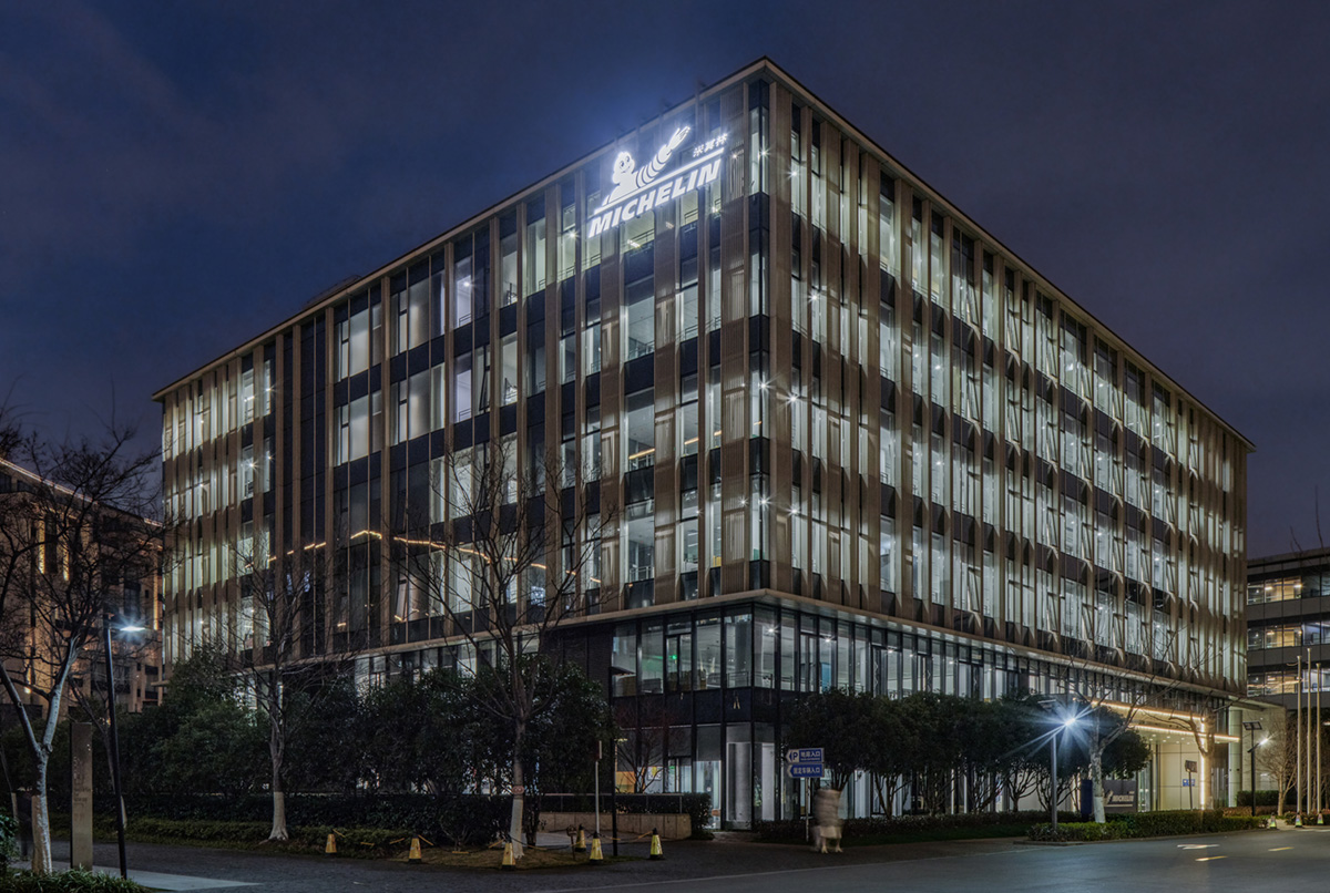 12000平米其林中國總部辦公樓裝修設(shè)計方案(圖1) 12000平米其林中國總部辦公樓裝修設(shè)計方案(圖1)