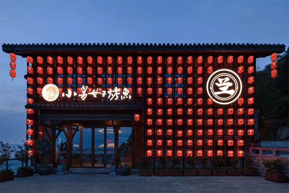 尋味煙火氣 萬州小舅母子烤魚餐廳裝修設(shè)計(圖1) 尋味煙火氣 萬州小舅母子烤魚餐廳裝修設(shè)計(圖1)