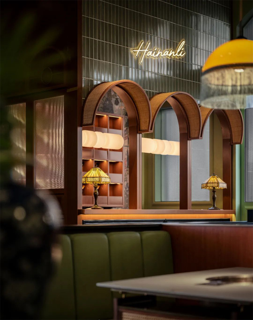 精致南洋風(fēng) 海楠里·椰子雞火鍋店裝修設(shè)計(jì)案例(圖3) 精致南洋風(fēng) 海楠里·椰子雞火鍋店裝修設(shè)計(jì)案例(圖3)