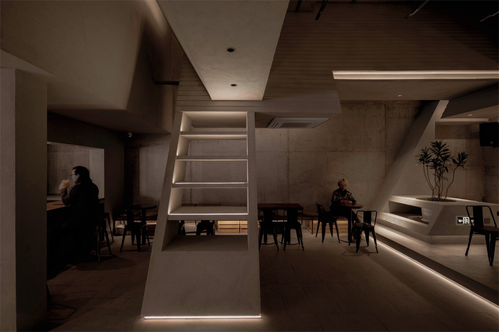 專為年輕人打造的跳海酒館裝修設(shè)計(jì)案例(圖10) 專為年輕人打造的跳海酒館裝修設(shè)計(jì)案例(圖10)