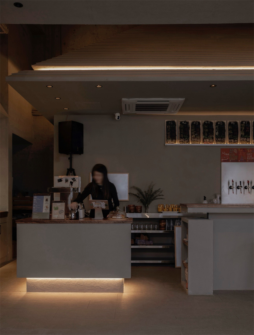 專為年輕人打造的跳海酒館裝修設(shè)計(jì)案例(圖9) 專為年輕人打造的跳海酒館裝修設(shè)計(jì)案例(圖9)