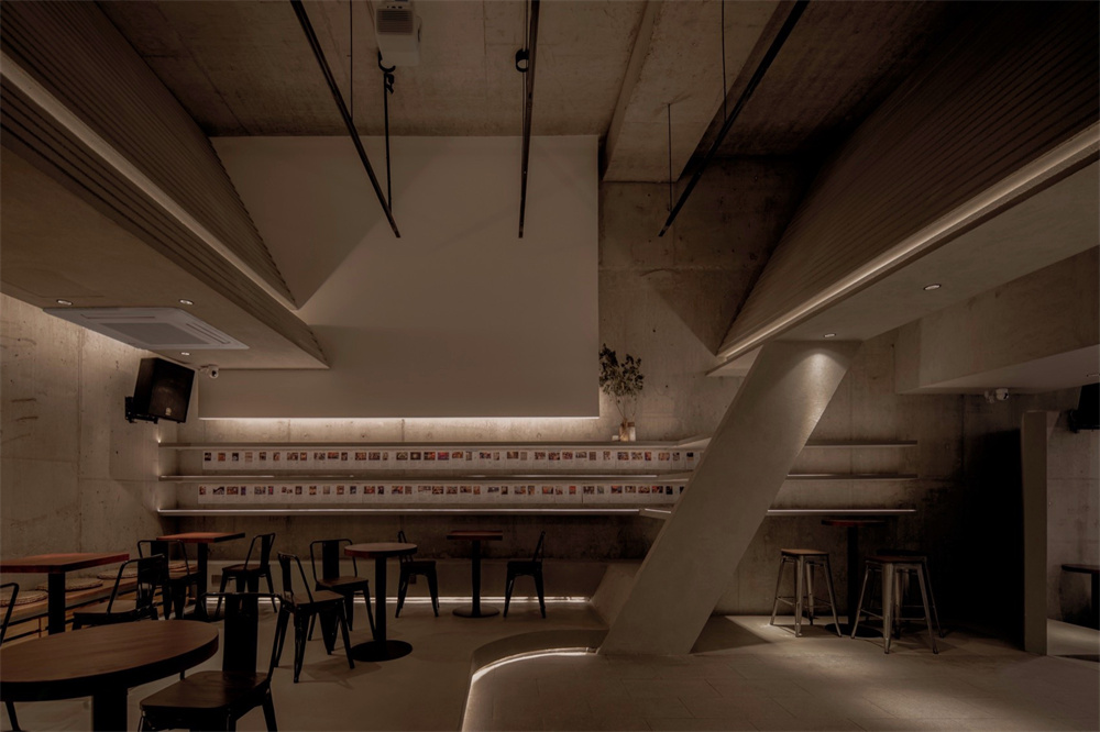 專為年輕人打造的跳海酒館裝修設(shè)計(jì)案例(圖5) 專為年輕人打造的跳海酒館裝修設(shè)計(jì)案例(圖5)