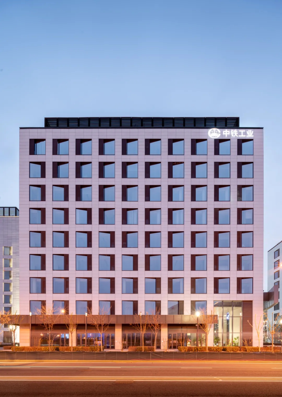 中鐵工業(yè)新辦公大樓裝修設(shè)計(jì)(圖1) 中鐵工業(yè)新辦公大樓裝修設(shè)計(jì)(圖1)