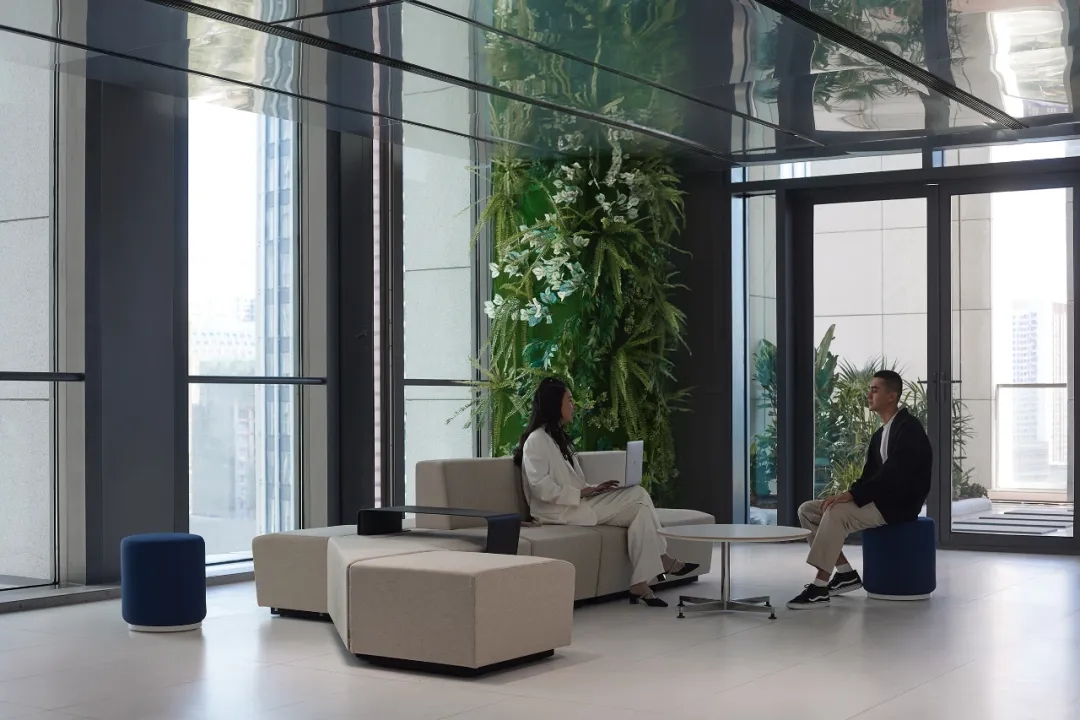 更符合年輕人喜好的法大大總部辦公室裝修設(shè)計方案(圖2) 更符合年輕人喜好的法大大總部辦公室裝修設(shè)計方案(圖2)