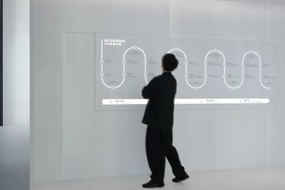 更符合年輕人喜好的法大大總部辦公室裝修設(shè)計方案(圖4) 更符合年輕人喜好的法大大總部辦公室裝修設(shè)計方案(圖4)
