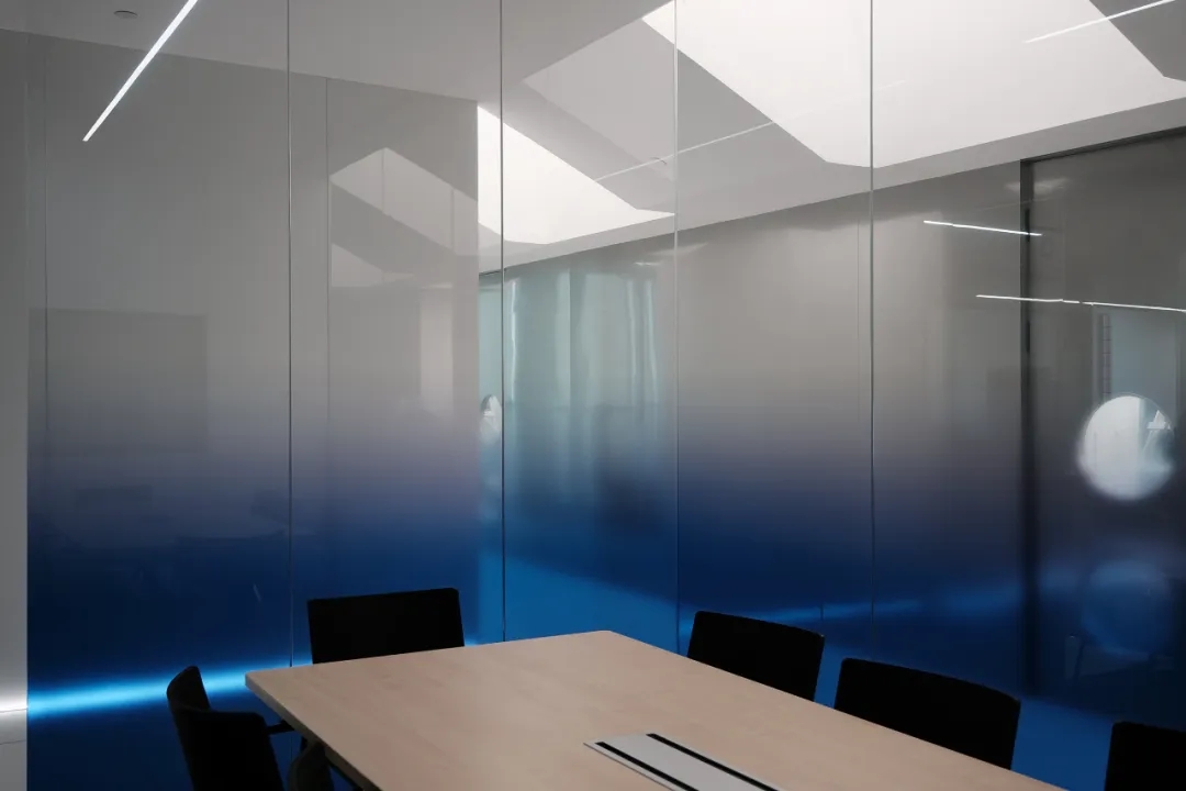 更符合年輕人喜好的法大大總部辦公室裝修設(shè)計方案(圖5) 更符合年輕人喜好的法大大總部辦公室裝修設(shè)計方案(圖5)