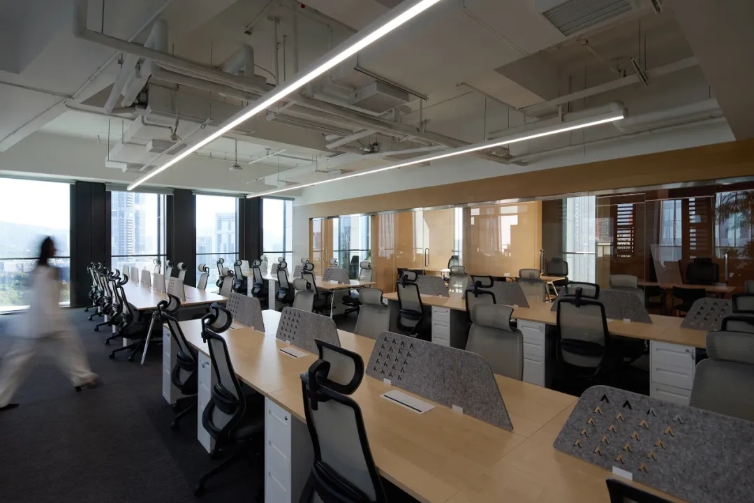 更符合年輕人喜好的法大大總部辦公室裝修設(shè)計方案(圖9) 更符合年輕人喜好的法大大總部辦公室裝修設(shè)計方案(圖9)