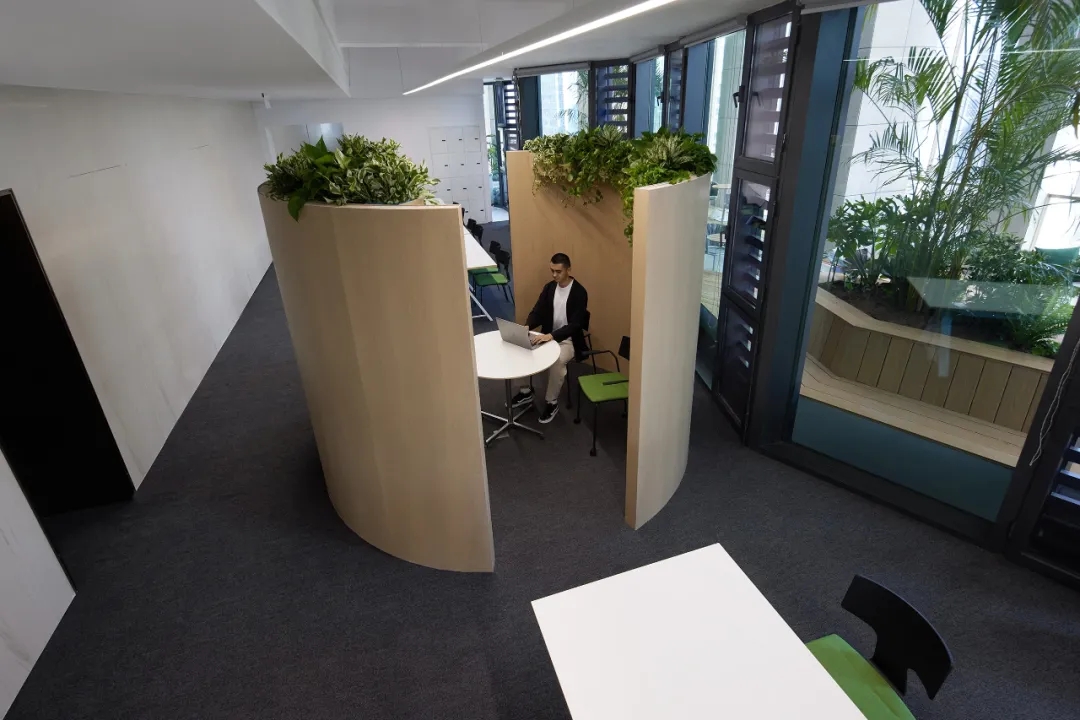 更符合年輕人喜好的法大大總部辦公室裝修設(shè)計方案(圖10) 更符合年輕人喜好的法大大總部辦公室裝修設(shè)計方案(圖10)