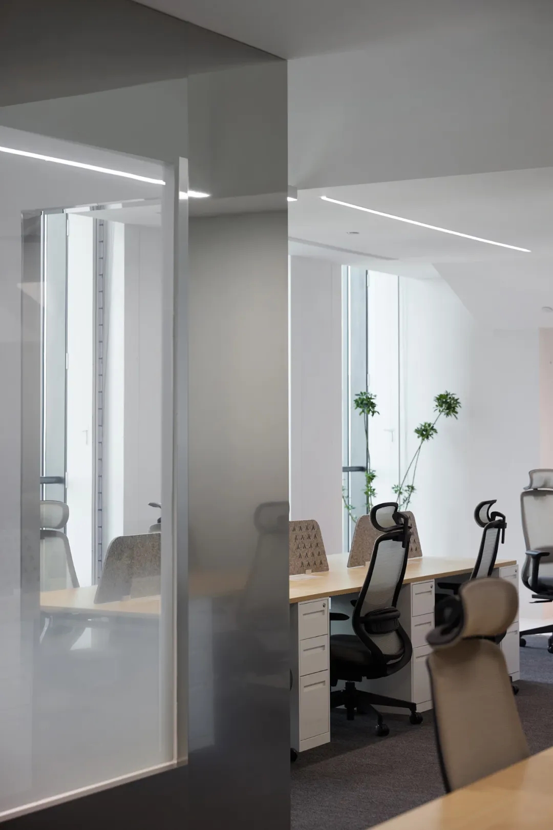 更符合年輕人喜好的法大大總部辦公室裝修設(shè)計方案(圖12) 更符合年輕人喜好的法大大總部辦公室裝修設(shè)計方案(圖12)